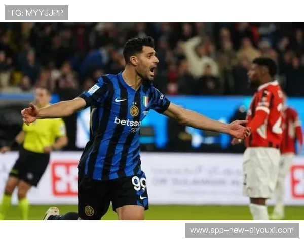 AC米兰前场强袭快速形成射门机会