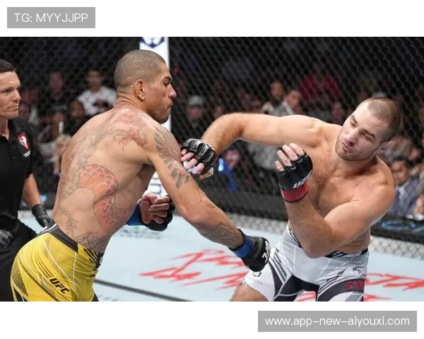 UFC膝撞正中肋骨：一击致命的瞬间，揭秘格斗的极限魅力