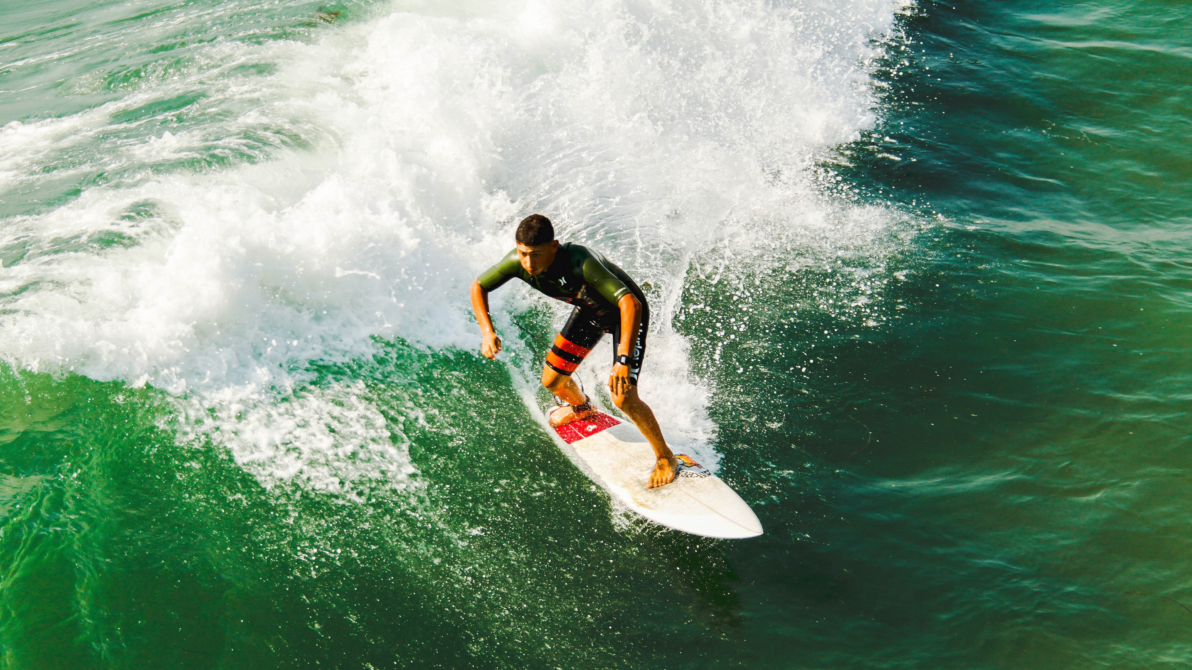 跳水世锦赛十米台：中国小将3跳“满分雨” 把裁判逼出微笑